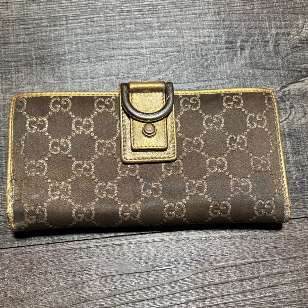 Gucci GG Canvas D-Ring Pattern Wallet - Picture 2 of 16